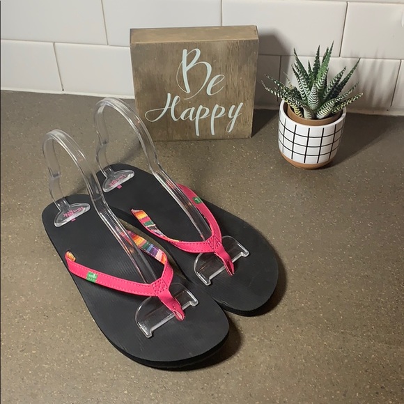 pink sanuk flip flops